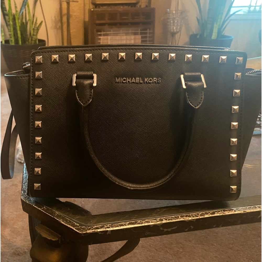 Michael Kors black leather Purse.